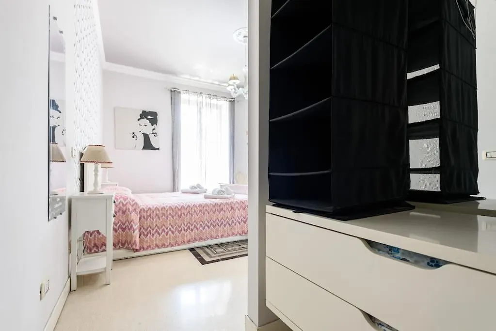 Spacious Suite Comfortable Central And Quiet Naples Italy
